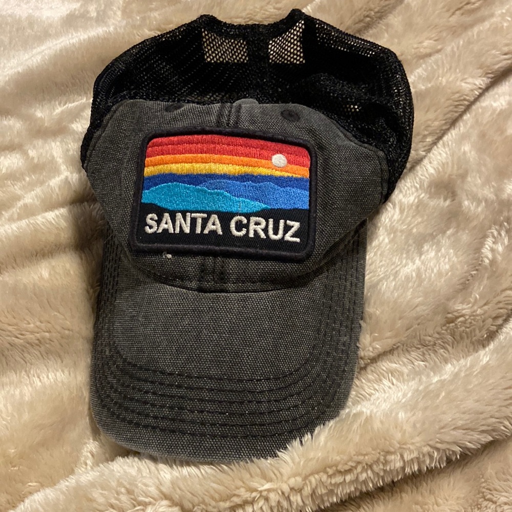 Santa Cruz hat